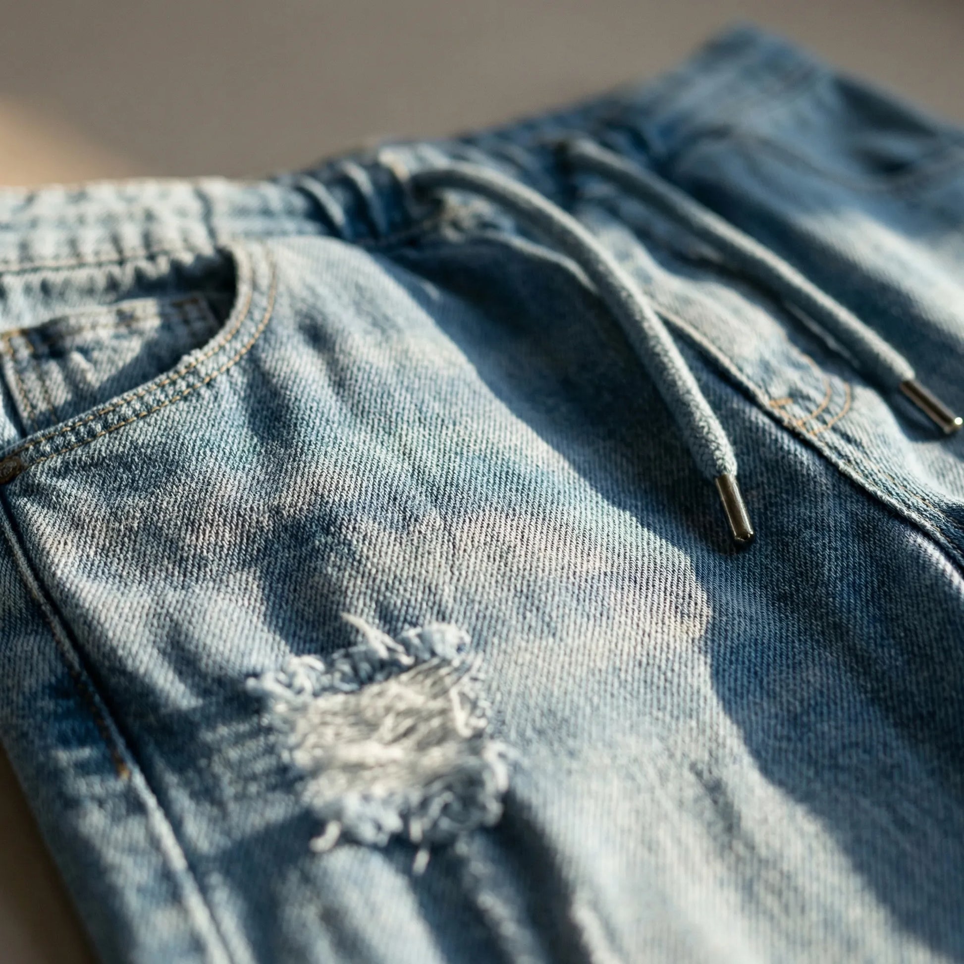 Driftlyn | Relaxed Fit Distressed Jeans