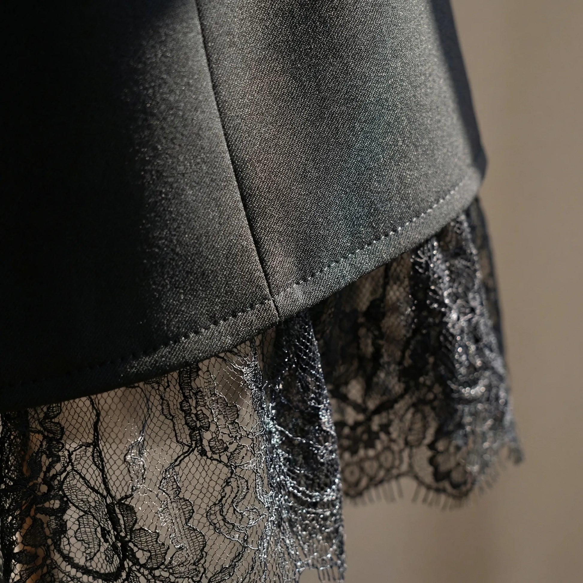 Lacelle | Fitted Lapel Collar Blazer With Lace Trim